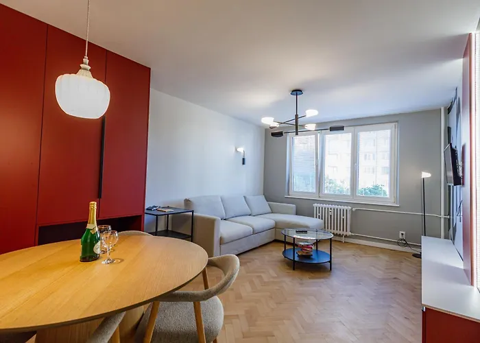 Ruby Corner - Quiet Near & Centre *