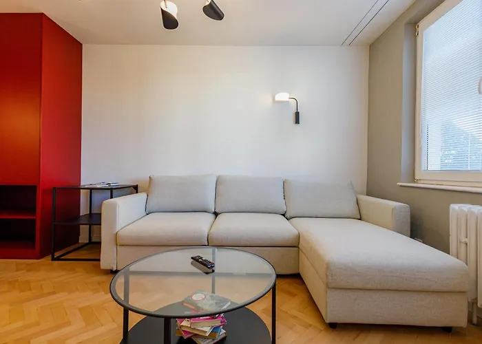 Ruby Corner - Quiet Near & Centre