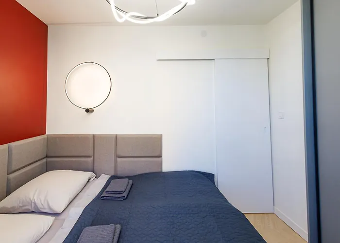 Ruby Corner - Quiet Near & Centre